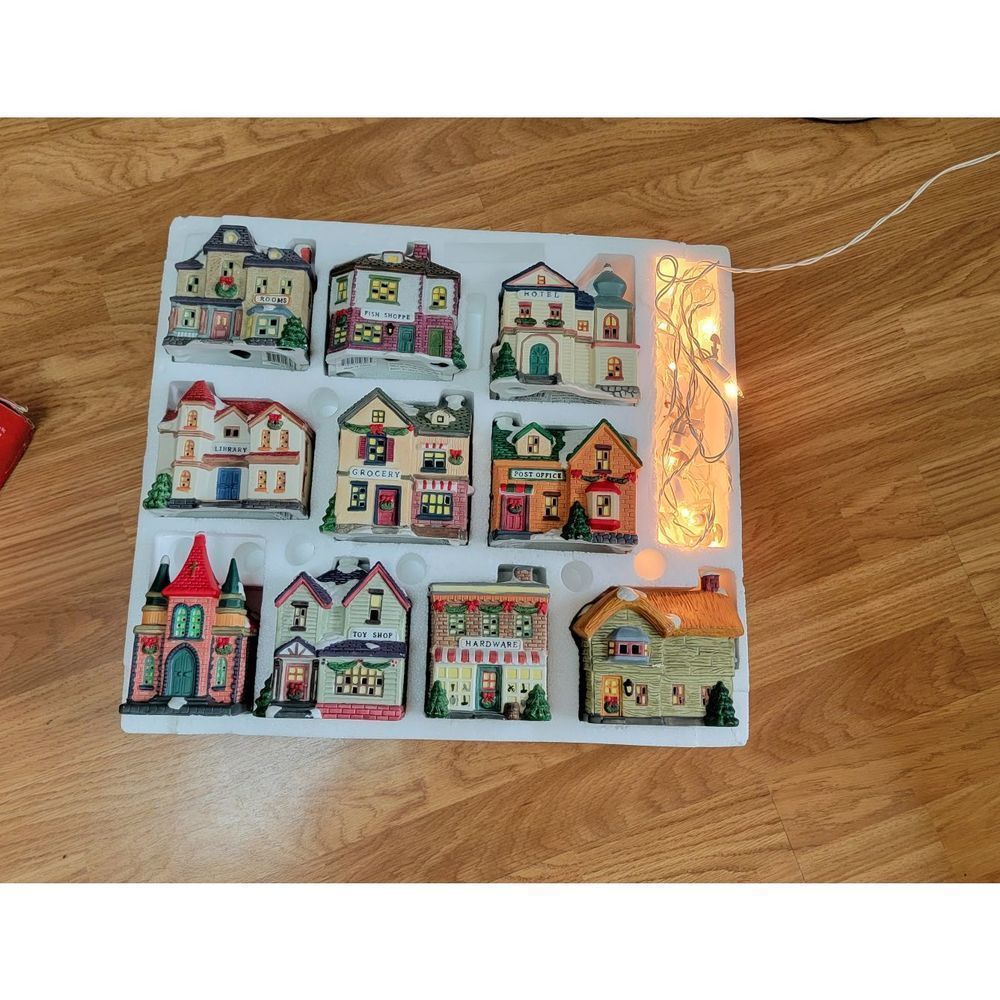 Trim A Home Holiday Village 10ps
